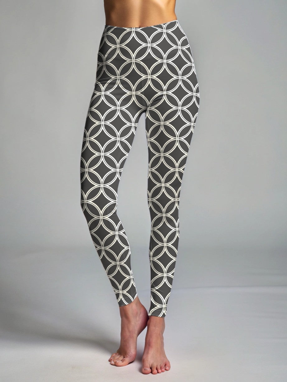 Must Have Mosaic Black And White Print Premium Oversized Tee With Tummy Tuck Body Shaping Leggings Co-ord Set