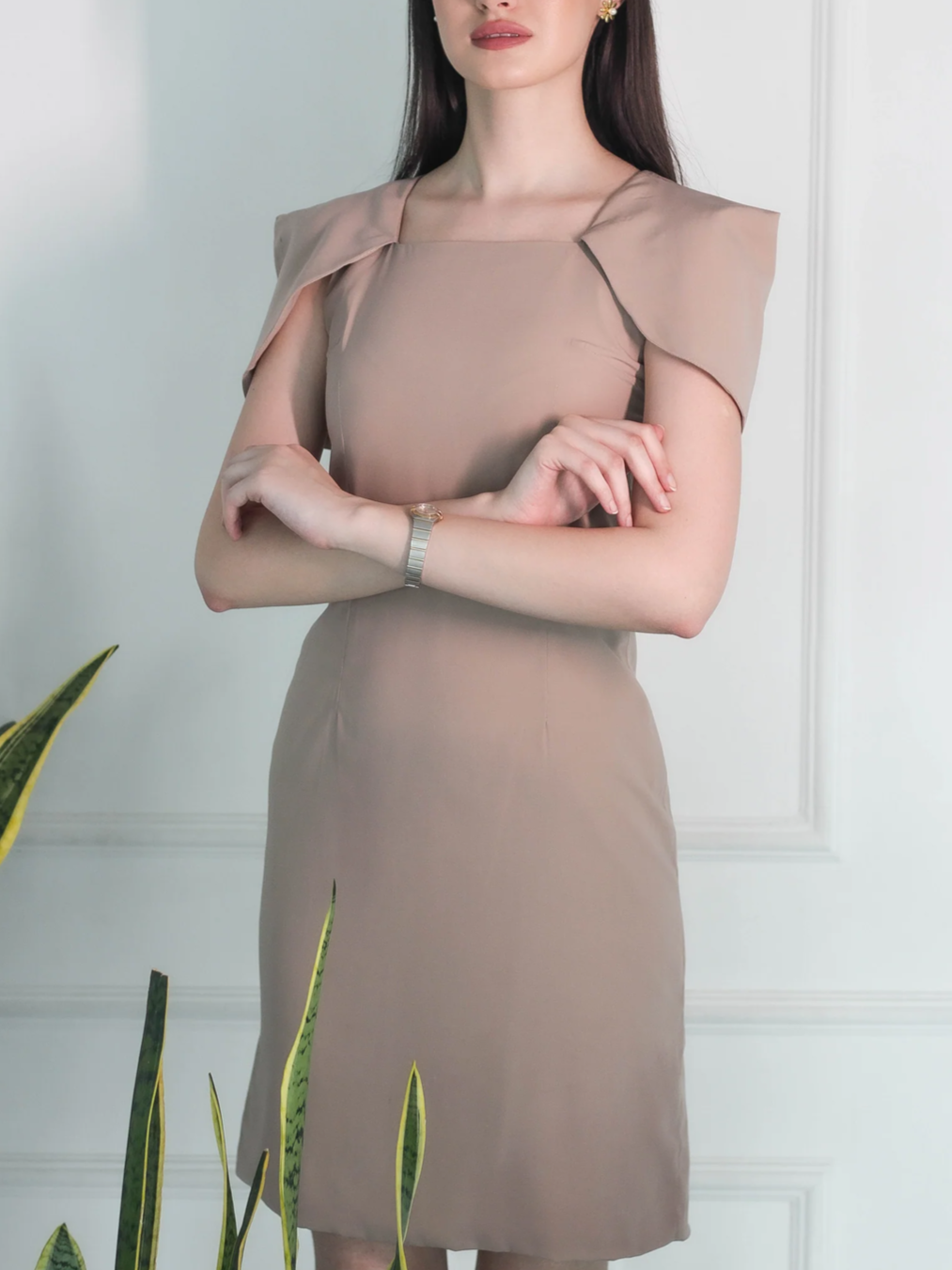 Sophisticated Sharp Shoulder Flaps Short Sleeves Dress